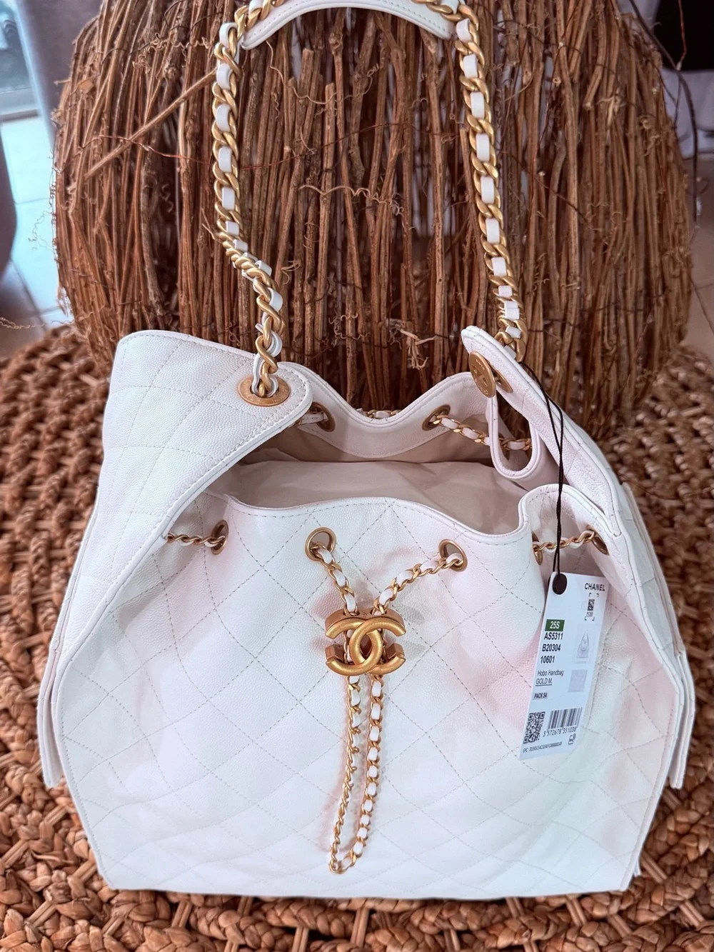 NEW Chanel 25S White Quilted Caviar Leather with Gold Hardware.  Medium.